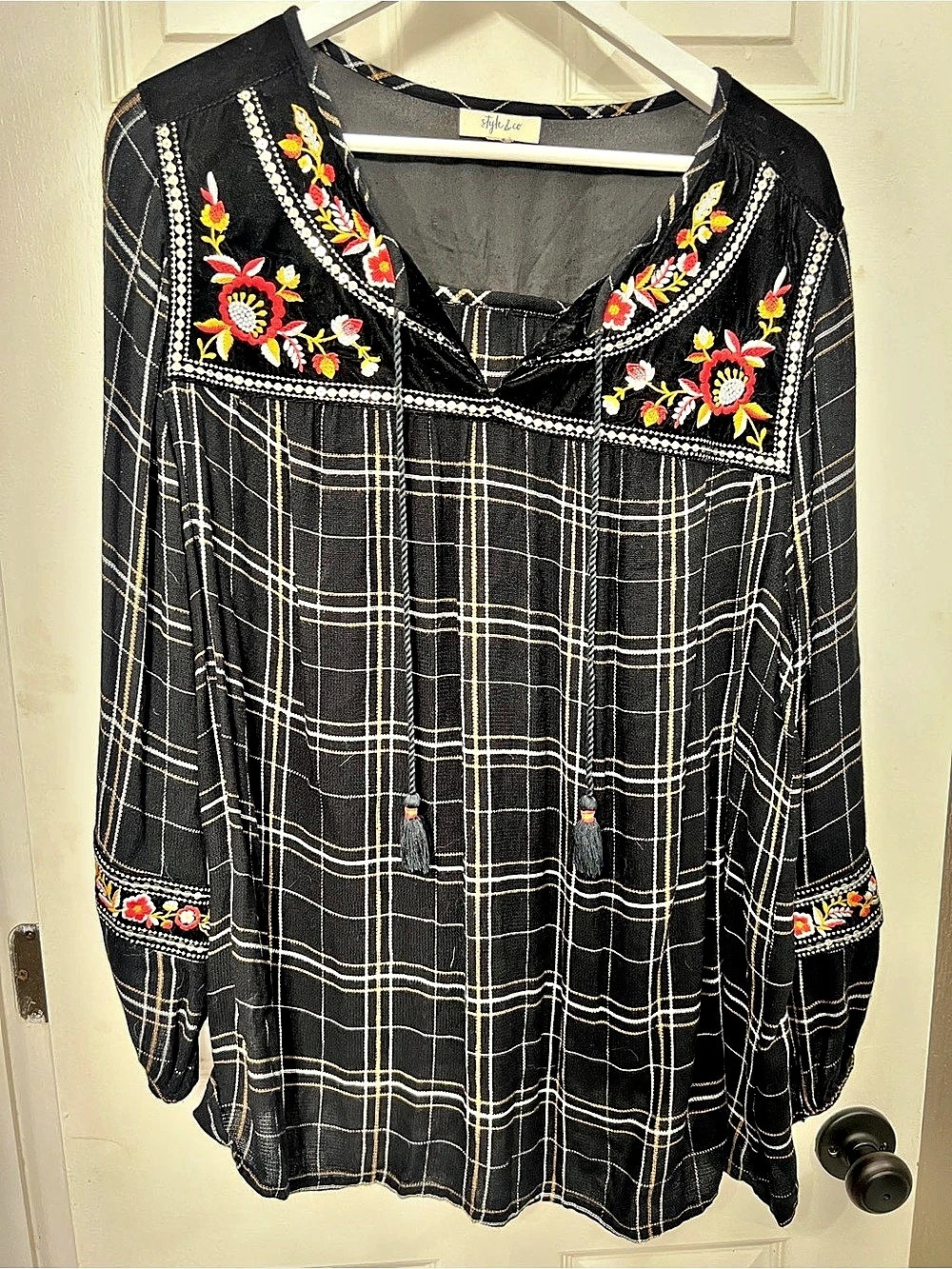 Style & Co Black Plaid Velvet Embroidered Floral Top 2X Like New